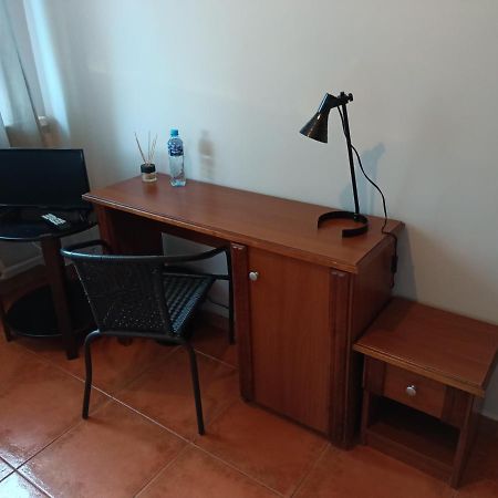 Pokoje Pod Swierkiem Swarzędz Esterno foto