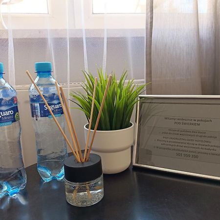 Pokoje Pod Swierkiem Swarzędz Esterno foto