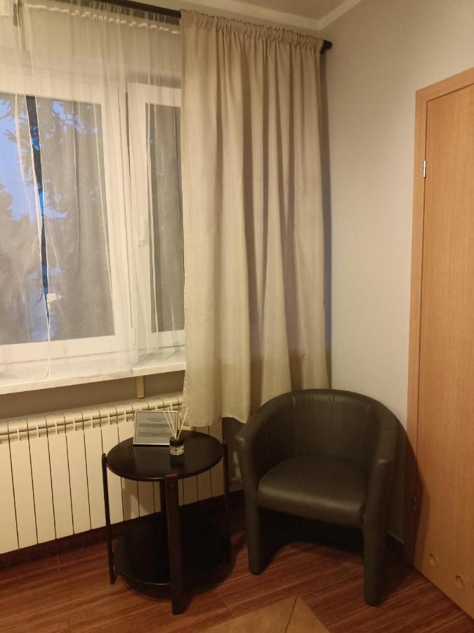 Pokoje Pod Swierkiem Swarzędz Esterno foto