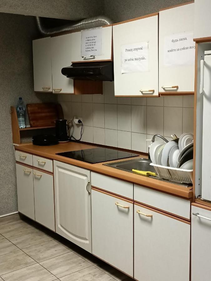 Pokoje Pod Swierkiem Swarzędz Esterno foto