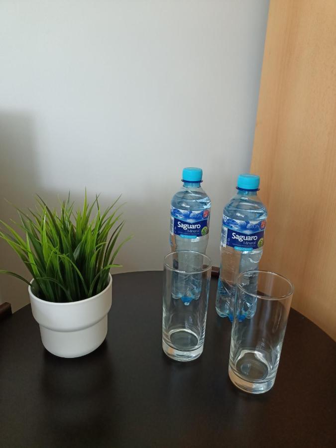 Pokoje Pod Swierkiem Swarzędz Esterno foto