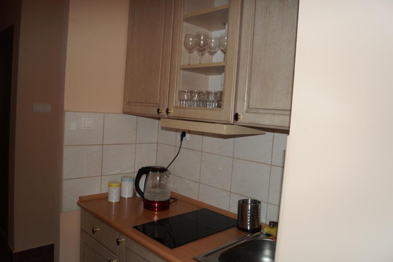 Pokoje Pod Swierkiem Swarzędz Esterno foto
